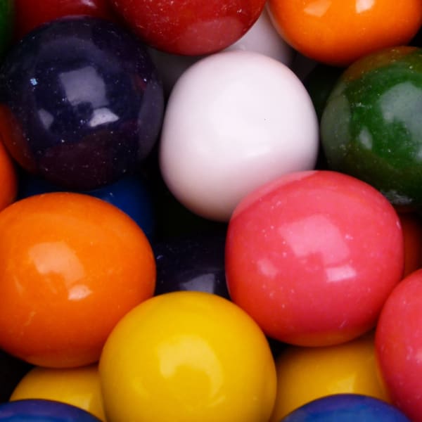 https://www.gumball-machine.com/cdn/shop/products/mega-mouth-gumballs-unfilled-138-count_879_600x.jpg?v=1534060325